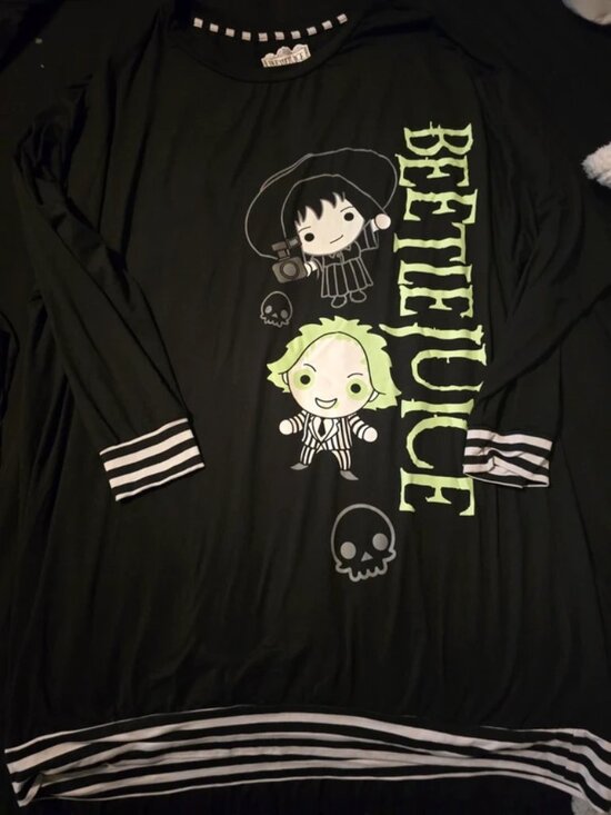 Other - Long sleeve Beetlejuice night shirt/Nightgown size XL.
